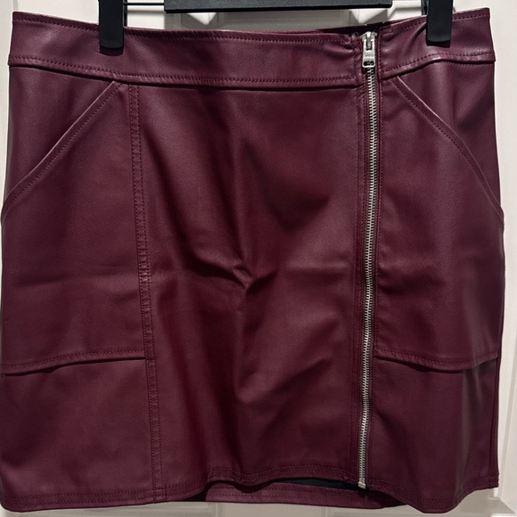 Express burgundy mini skirt size 12 - Picture 1 of 4